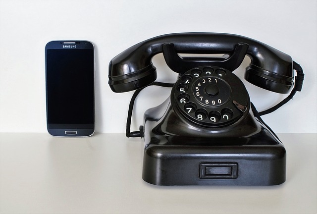 retro telefon a mobil